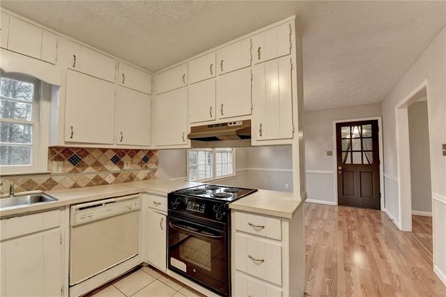 493 Tracy Court, Lawrenceville, GA 30046