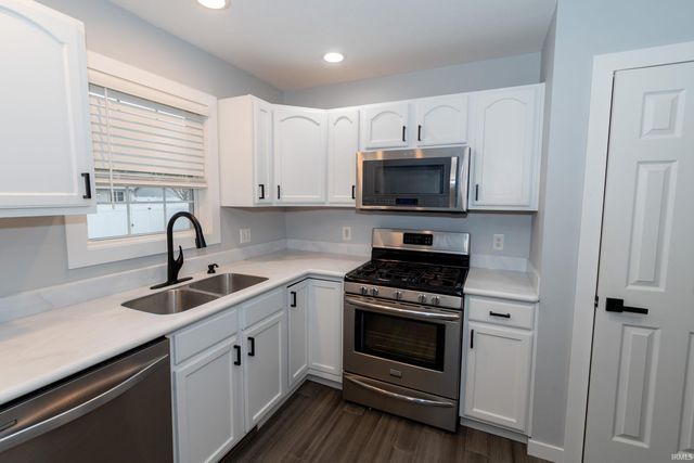 501 Shepherds Cove Drive, Osceola, IN 46561