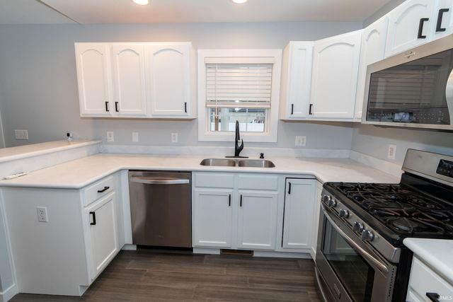 501 Shepherds Cove Drive, Osceola, IN 46561