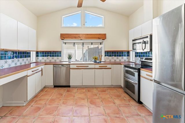 9 Ridgewood Circle, Wimberley, TX 78676