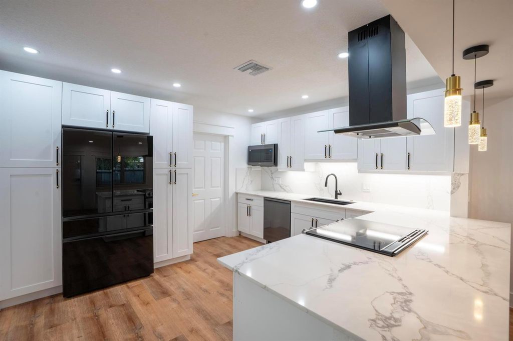 3468 NE 17th Avenue 2, Oakland Park, FL 33334