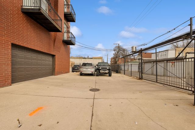 4235 N Kedzie Avenue 3B, Chicago, IL 60618