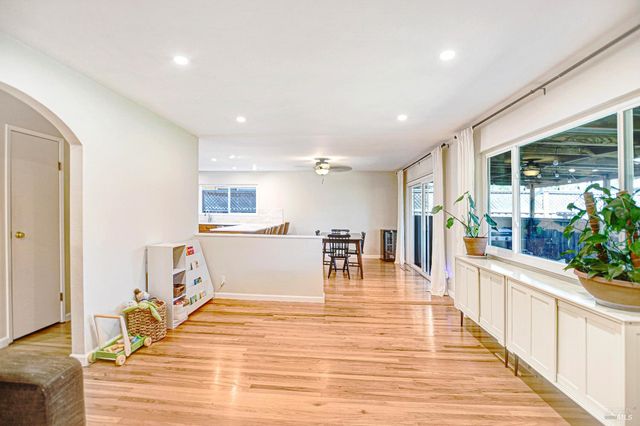 2236 Mission Blvd, Santa Rosa, CA 95409