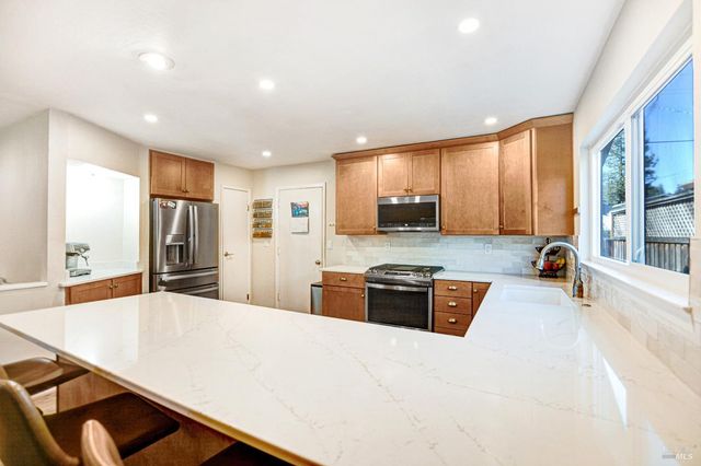 2236 Mission Blvd, Santa Rosa, CA 95409