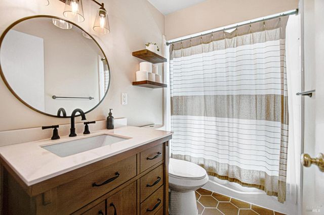 2236 Mission Blvd, Santa Rosa, CA 95409