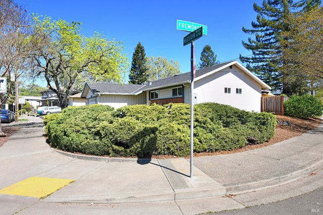 2236 Mission Blvd, Santa Rosa, CA 95409