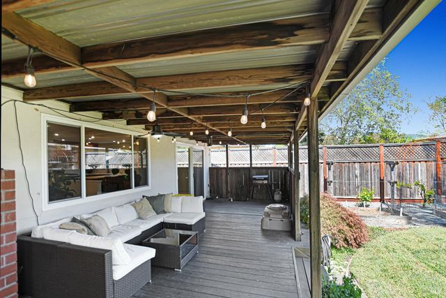 2236 Mission Blvd, Santa Rosa, CA 95409