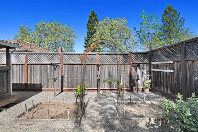2236 Mission Blvd, Santa Rosa, CA 95409