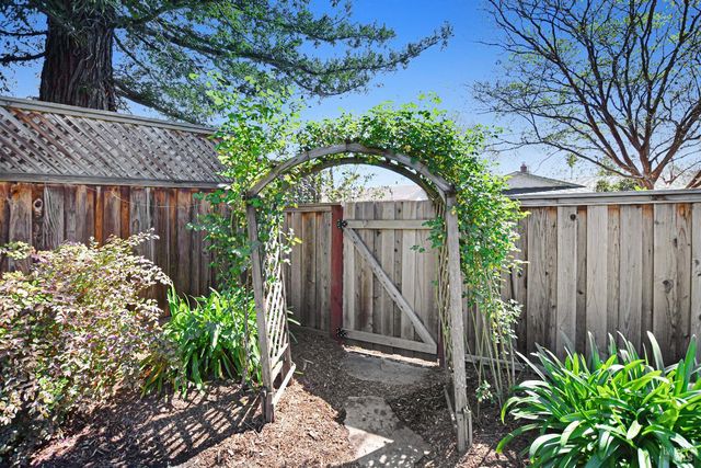 2236 Mission Blvd, Santa Rosa, CA 95409