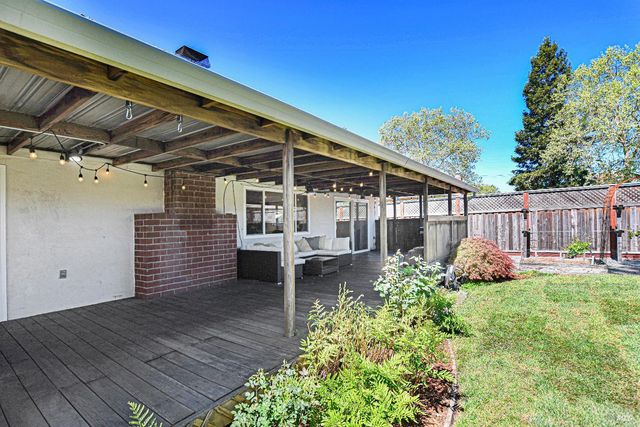 2236 Mission Blvd, Santa Rosa, CA 95409