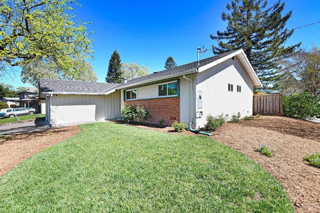2236 Mission Blvd, Santa Rosa, CA 95409