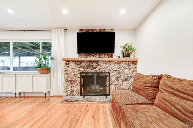 2236 Mission Blvd, Santa Rosa, CA 95409