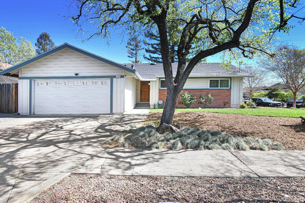 2236 Mission Blvd, Santa Rosa, CA 95409