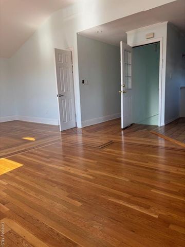 367 E Chester Street Upper, Long Beach, NY 11561