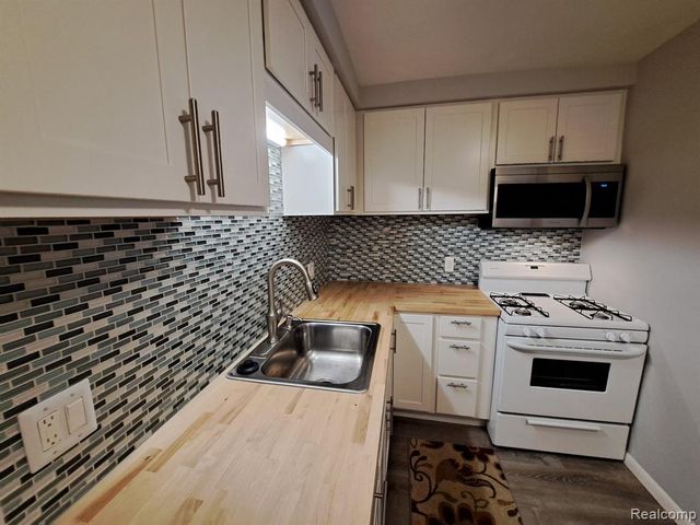 15854 Leona Drive, Redford, MI 48239