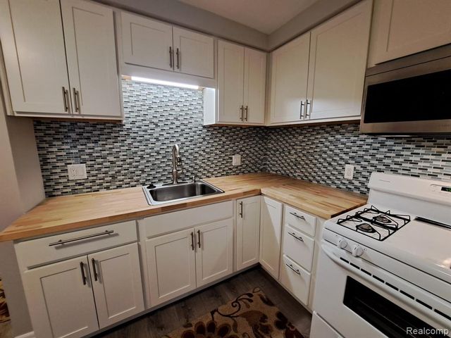 15854 Leona Drive, Redford, MI 48239