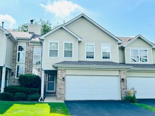 153 Sussex Court 153, Roselle, IL 60172