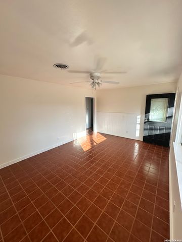 510 Lake Drive, Kerrville, TX 78028