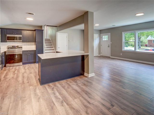 9 Riverdale DR, Hampton, VA 23666