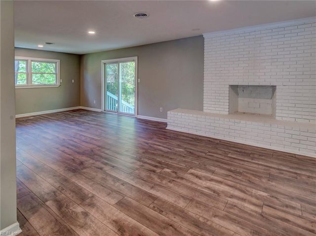 9 Riverdale DR, Hampton, VA 23666