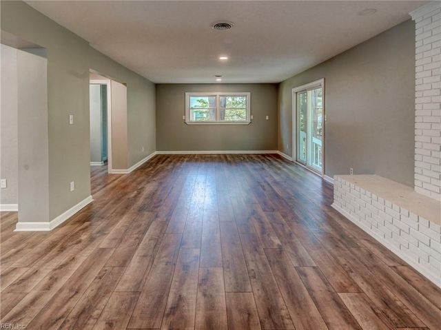 9 Riverdale DR, Hampton, VA 23666