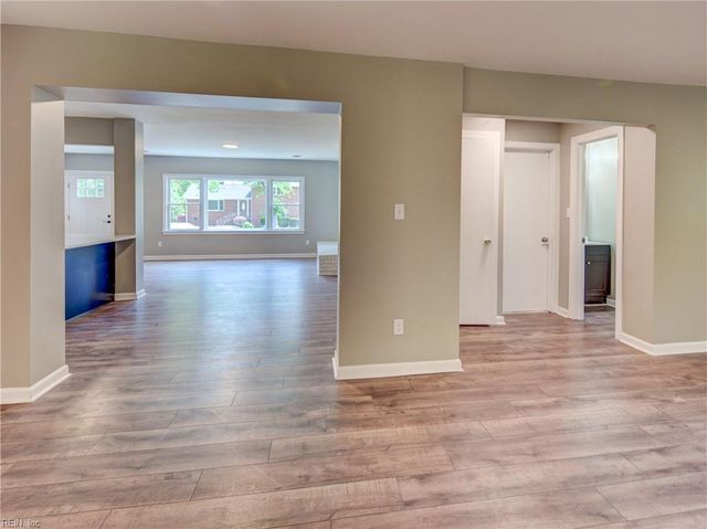 9 Riverdale DR, Hampton, VA 23666