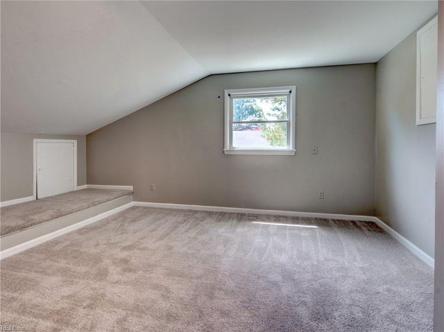 9 Riverdale DR, Hampton, VA 23666