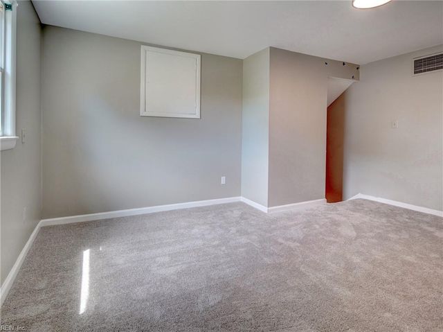 9 Riverdale DR, Hampton, VA 23666