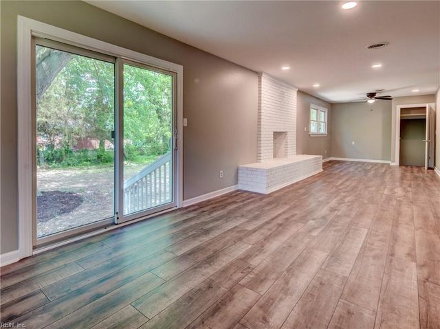 9 Riverdale DR, Hampton, VA 23666