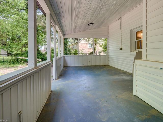 9 Riverdale DR, Hampton, VA 23666