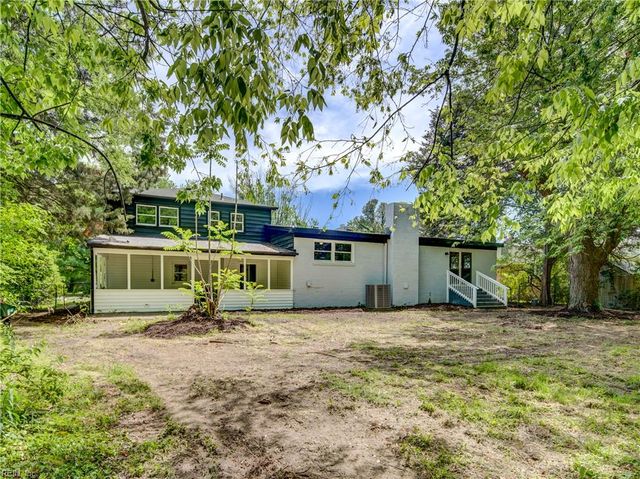 9 Riverdale DR, Hampton, VA 23666