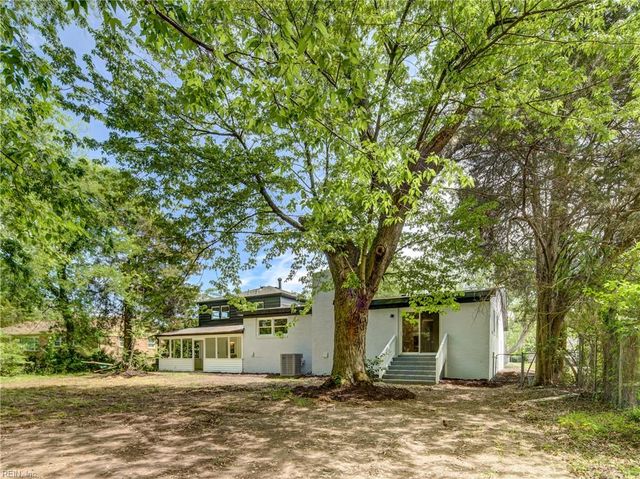 9 Riverdale DR, Hampton, VA 23666