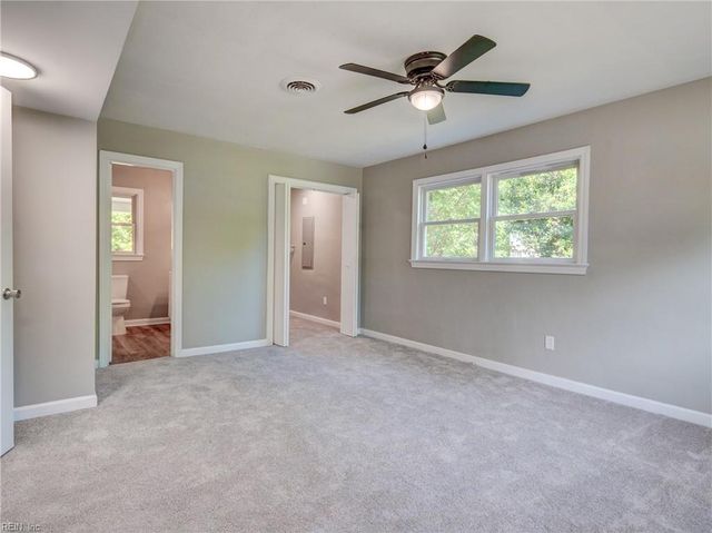 9 Riverdale DR, Hampton, VA 23666