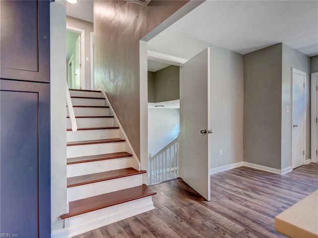 9 Riverdale DR, Hampton, VA 23666