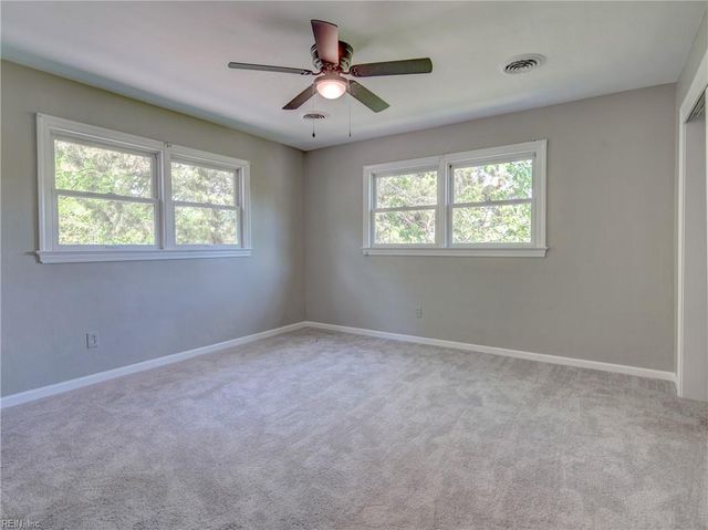 9 Riverdale DR, Hampton, VA 23666