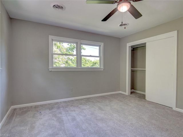 9 Riverdale DR, Hampton, VA 23666