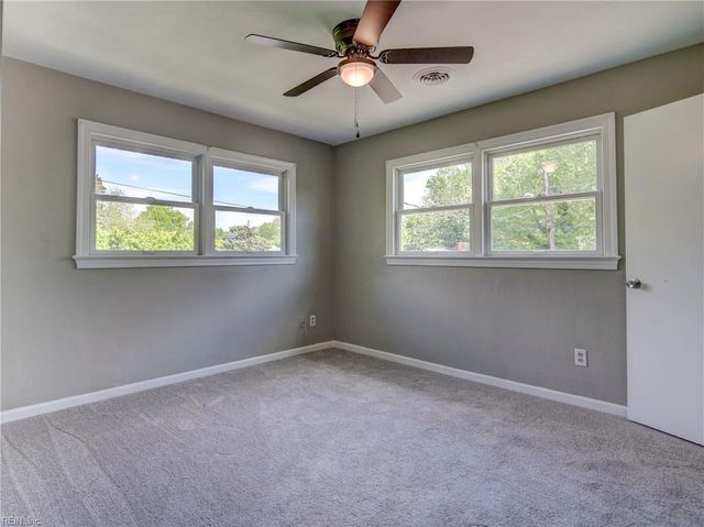 9 Riverdale DR, Hampton, VA 23666