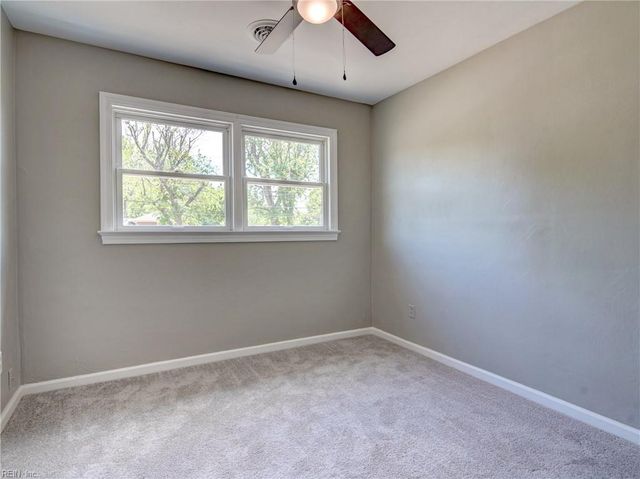 9 Riverdale DR, Hampton, VA 23666