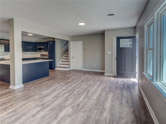 9 Riverdale DR, Hampton, VA 23666