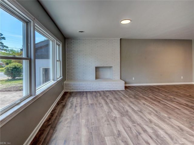 9 Riverdale DR, Hampton, VA 23666