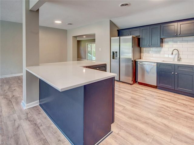 9 Riverdale DR, Hampton, VA 23666