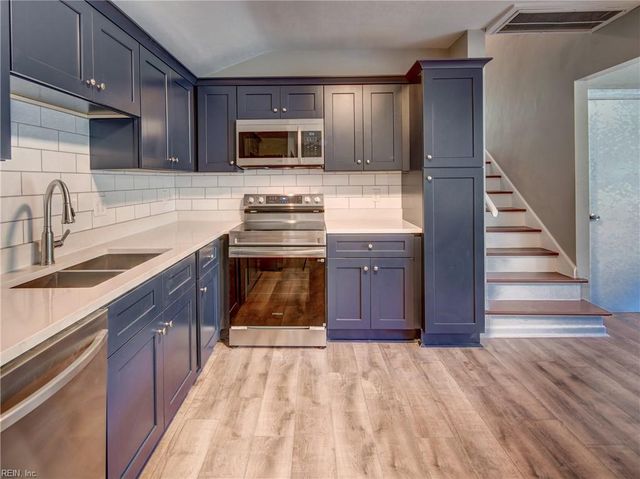 9 Riverdale DR, Hampton, VA 23666