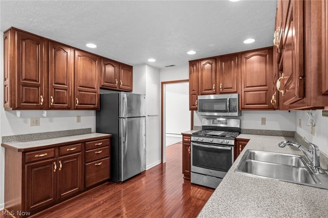 16385 Glendale Avenue, Strongsville, OH 44136