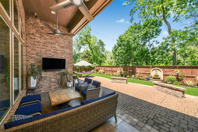 30 Adrianna Path Drive, Missouri City, TX 77459
