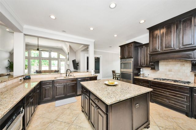 30 Adrianna Path Drive, Missouri City, TX 77459