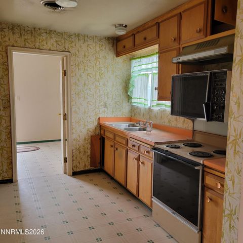 612 F Street, Hawthorne, NV 89415