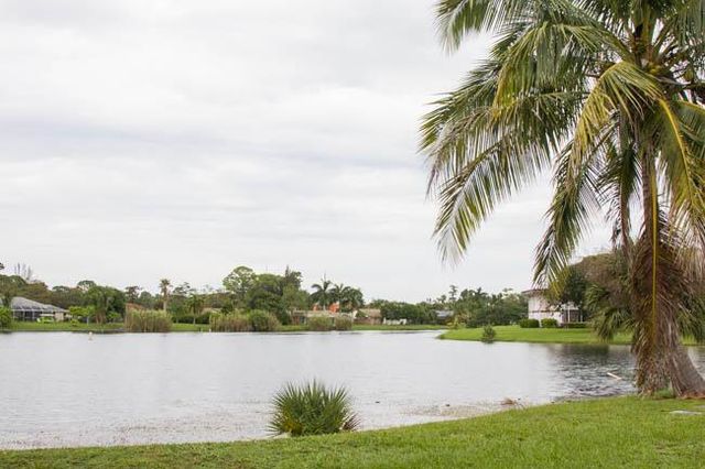 149 West Court, Royal Palm Beach, FL 33411