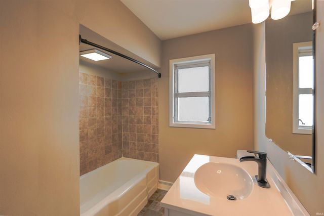 1121 Pemberton Drive, Fort Wayne, IN 46805