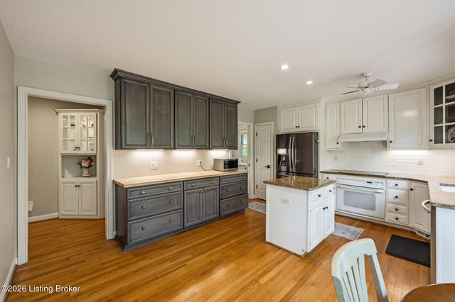 531 Wood Lake Dr, La Grange, KY 40031