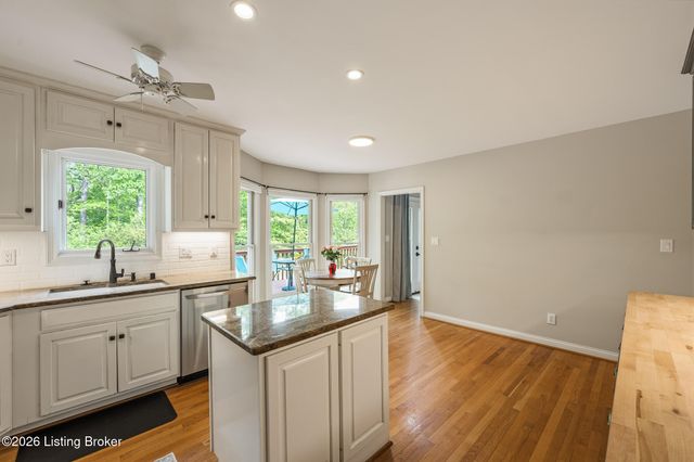 531 Wood Lake Dr, La Grange, KY 40031